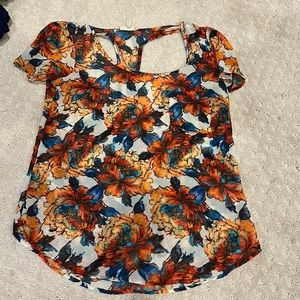 Short sleeve blouse with back opening